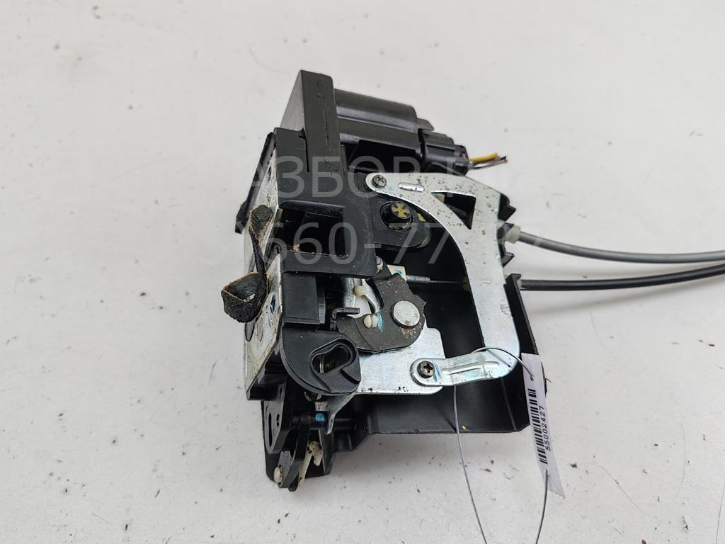 Замок двери передней левой