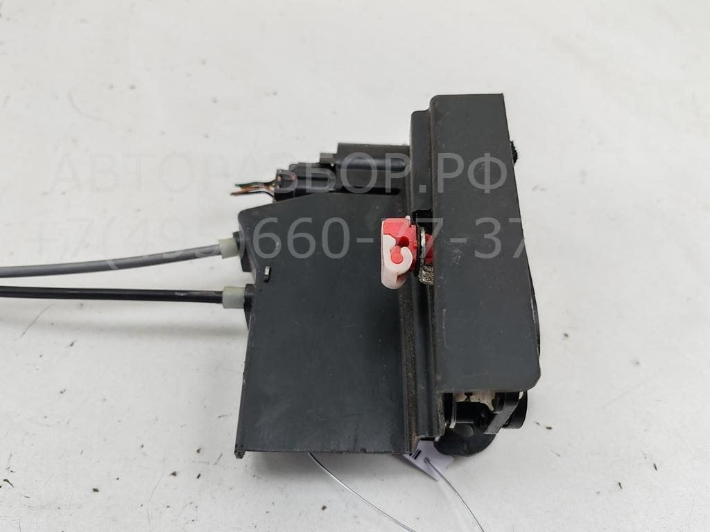 Замок двери передней левой