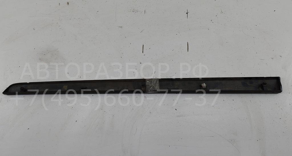 Молдинг двери передней левой