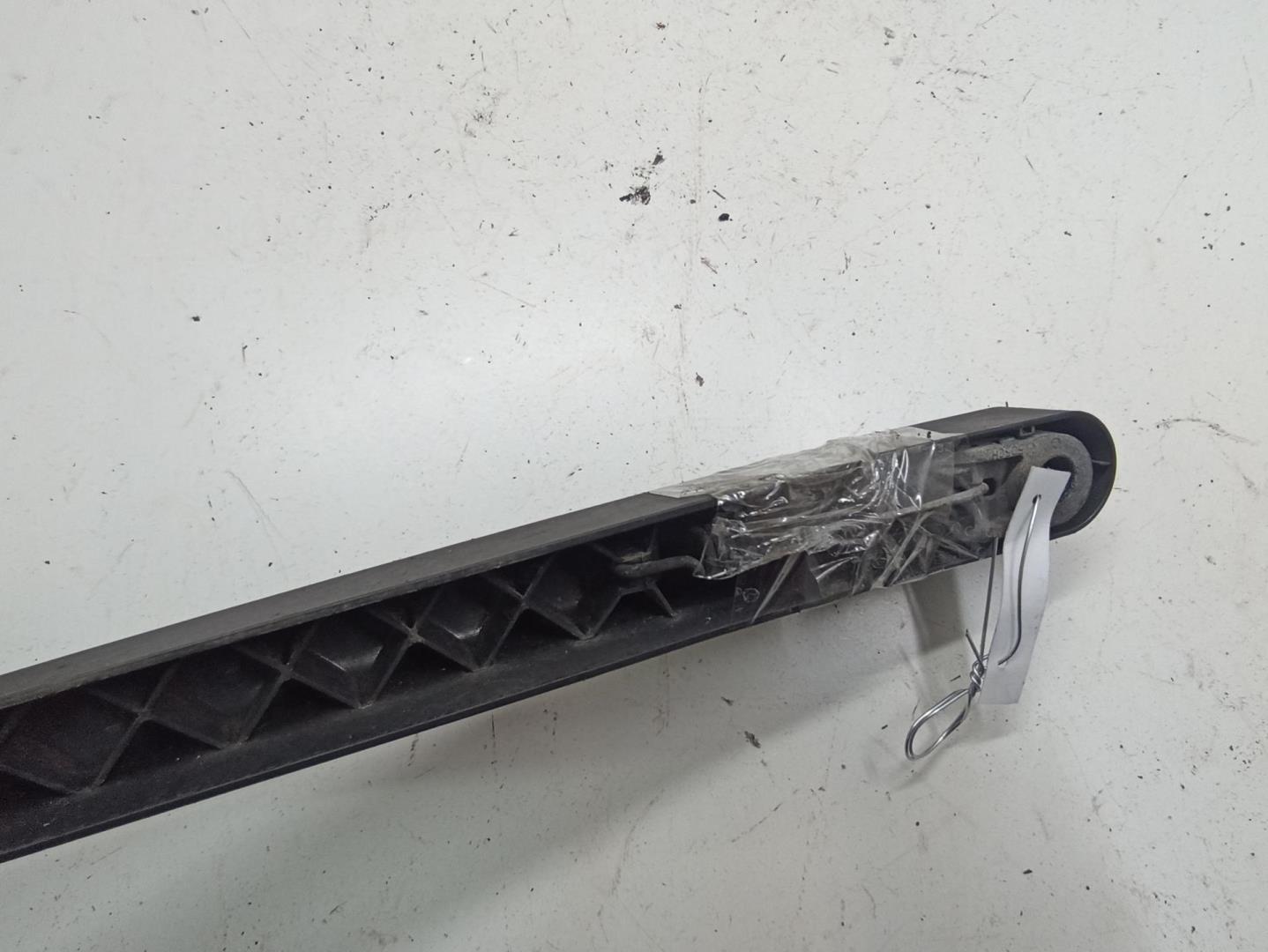 Поводок стеклоочистителя заднего