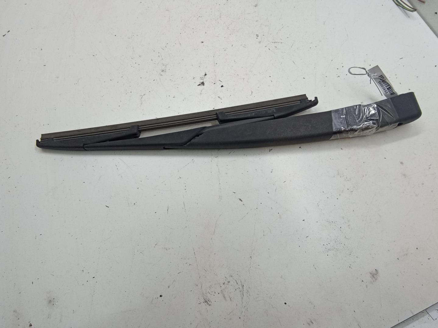 Поводок стеклоочистителя заднего