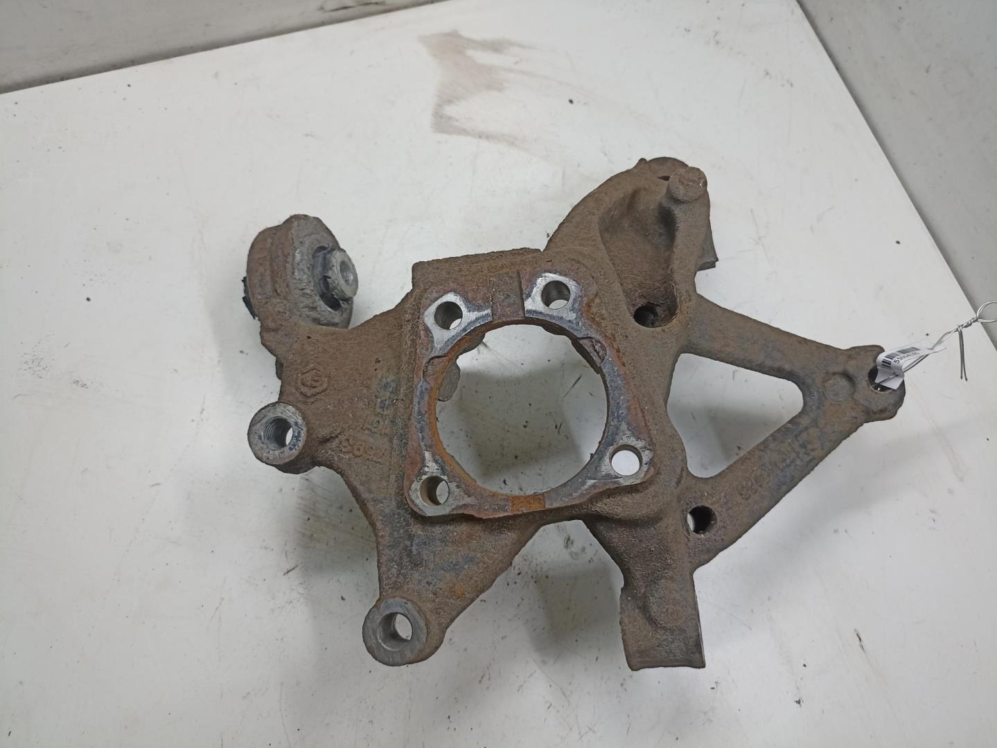 Кулак поворотный задний левый