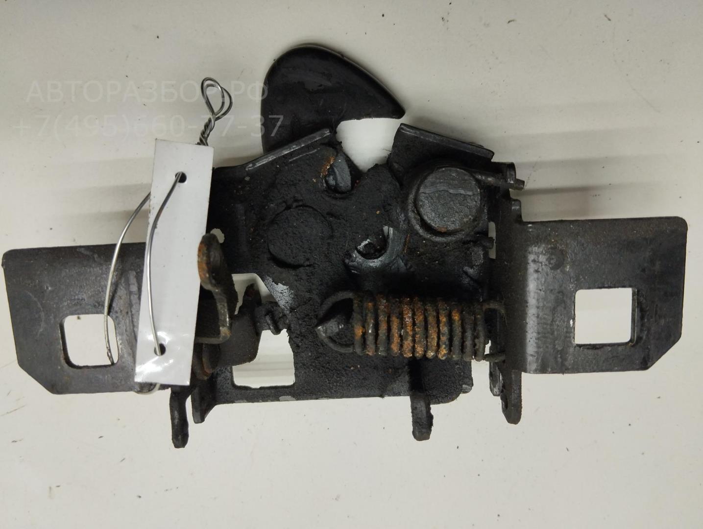 Замок капота