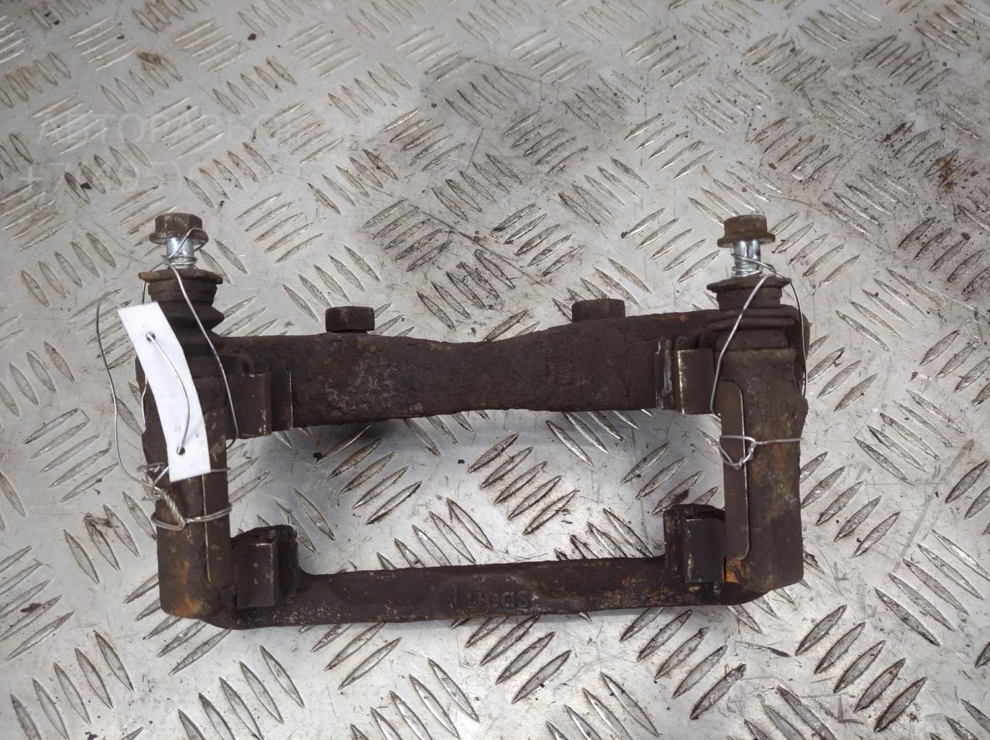 Скоба суппорта переднего