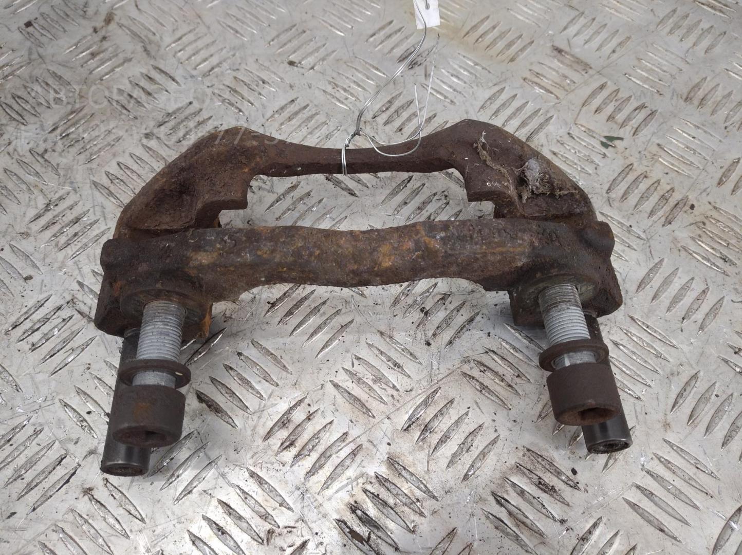 Скоба суппорта переднего