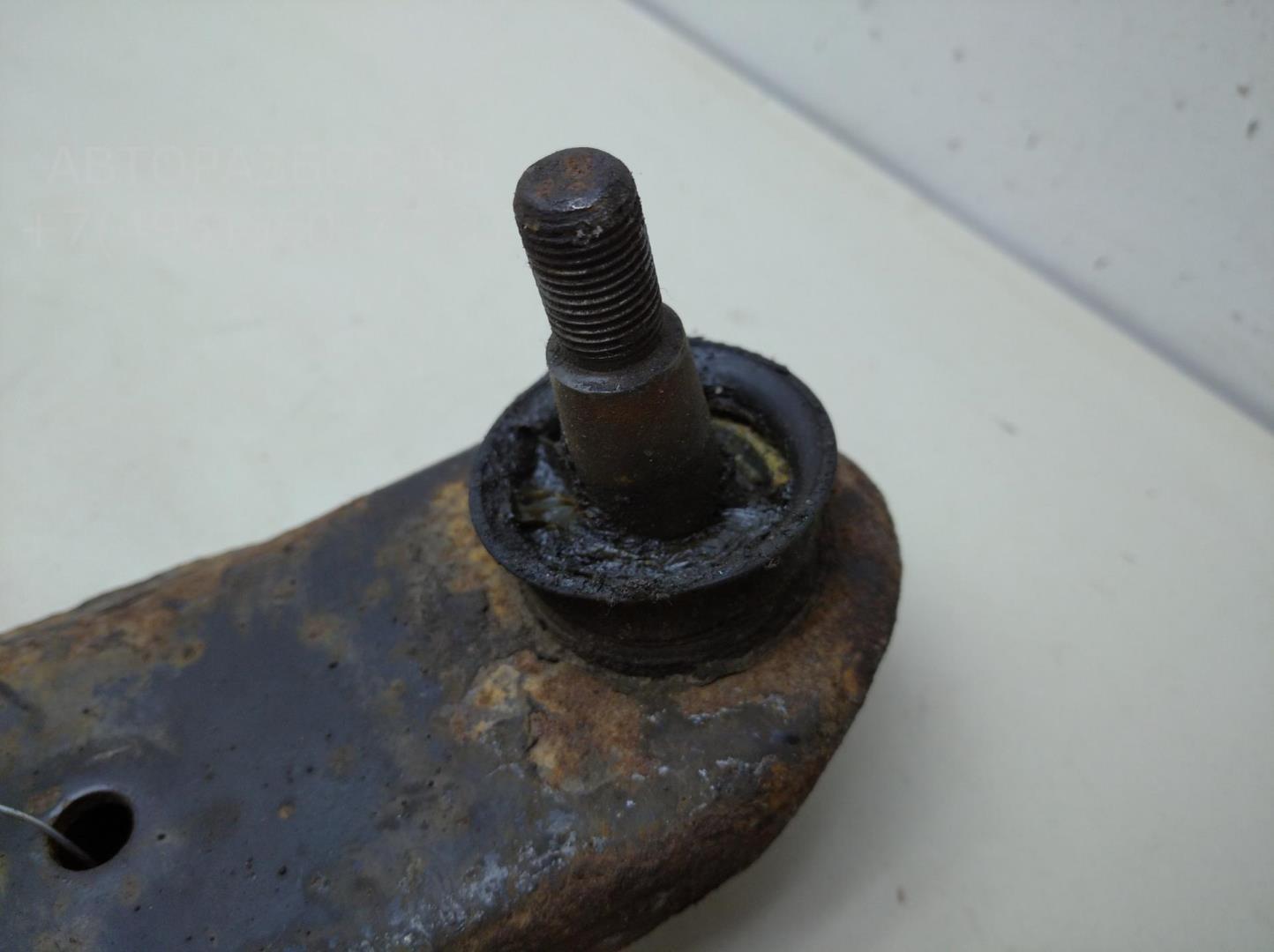 Рычаг передний левый