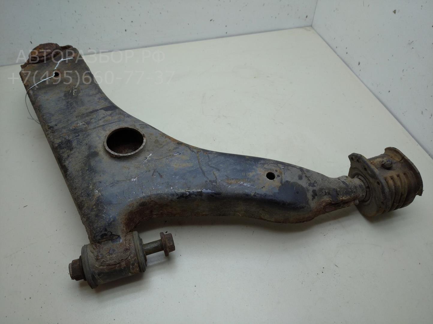 Рычаг передний левый