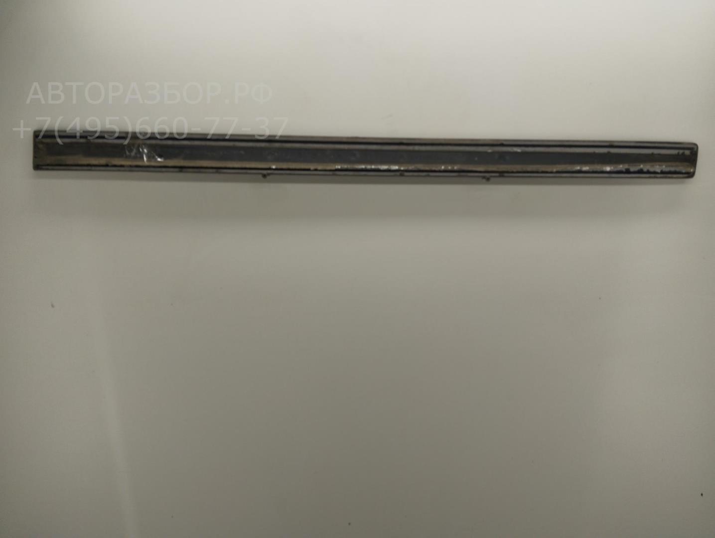 Молдинг двери передней левой