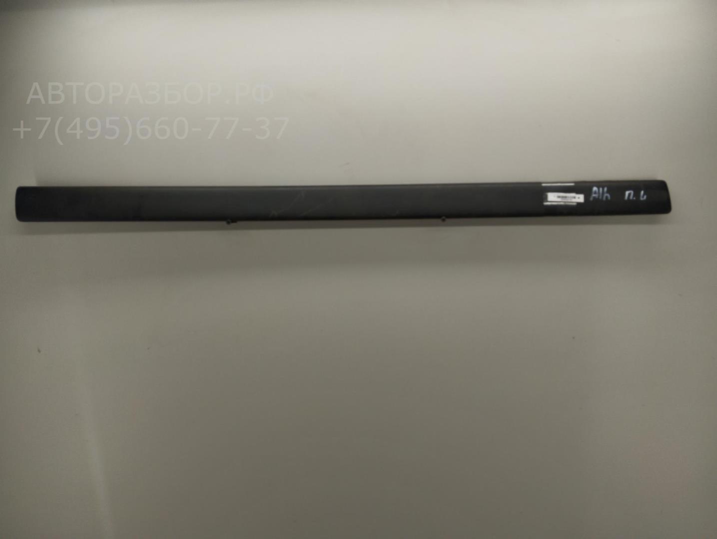 Молдинг двери передней левой