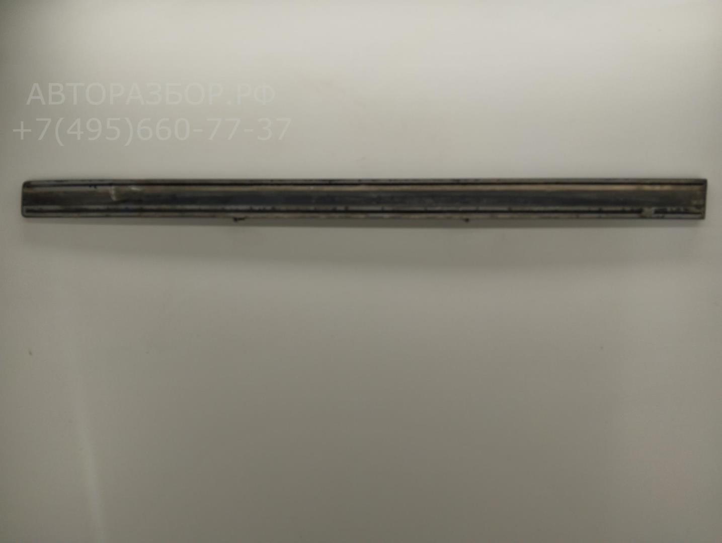 Молдинг двери передней левой