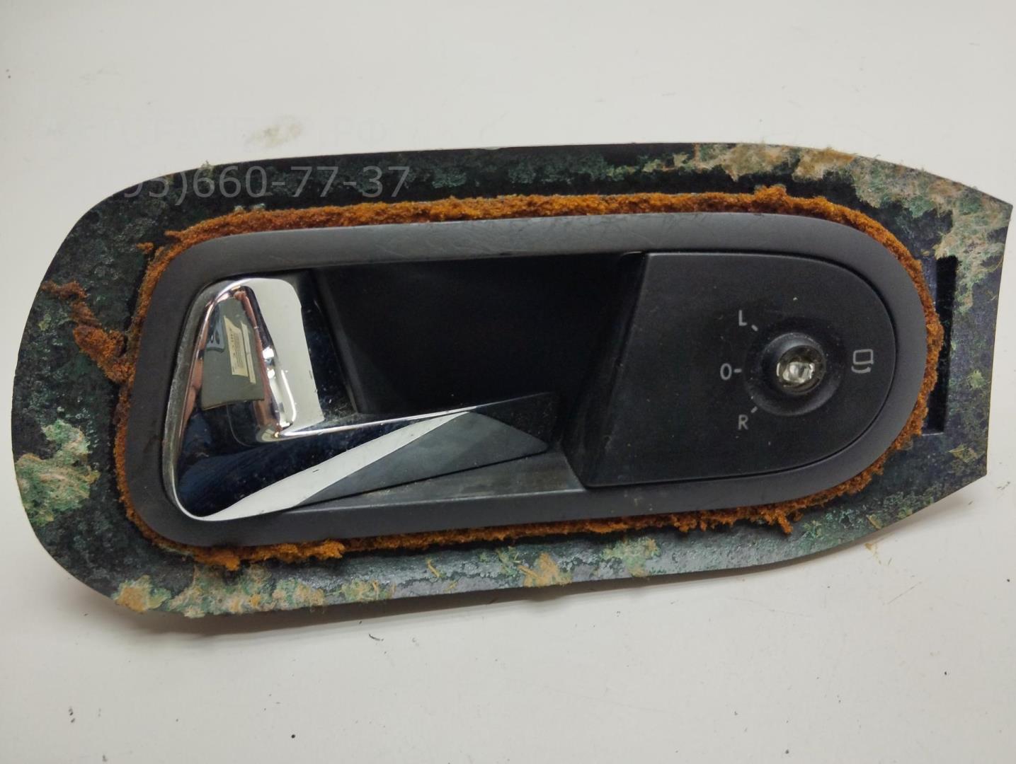 Ручка двери передней внутренняя левая