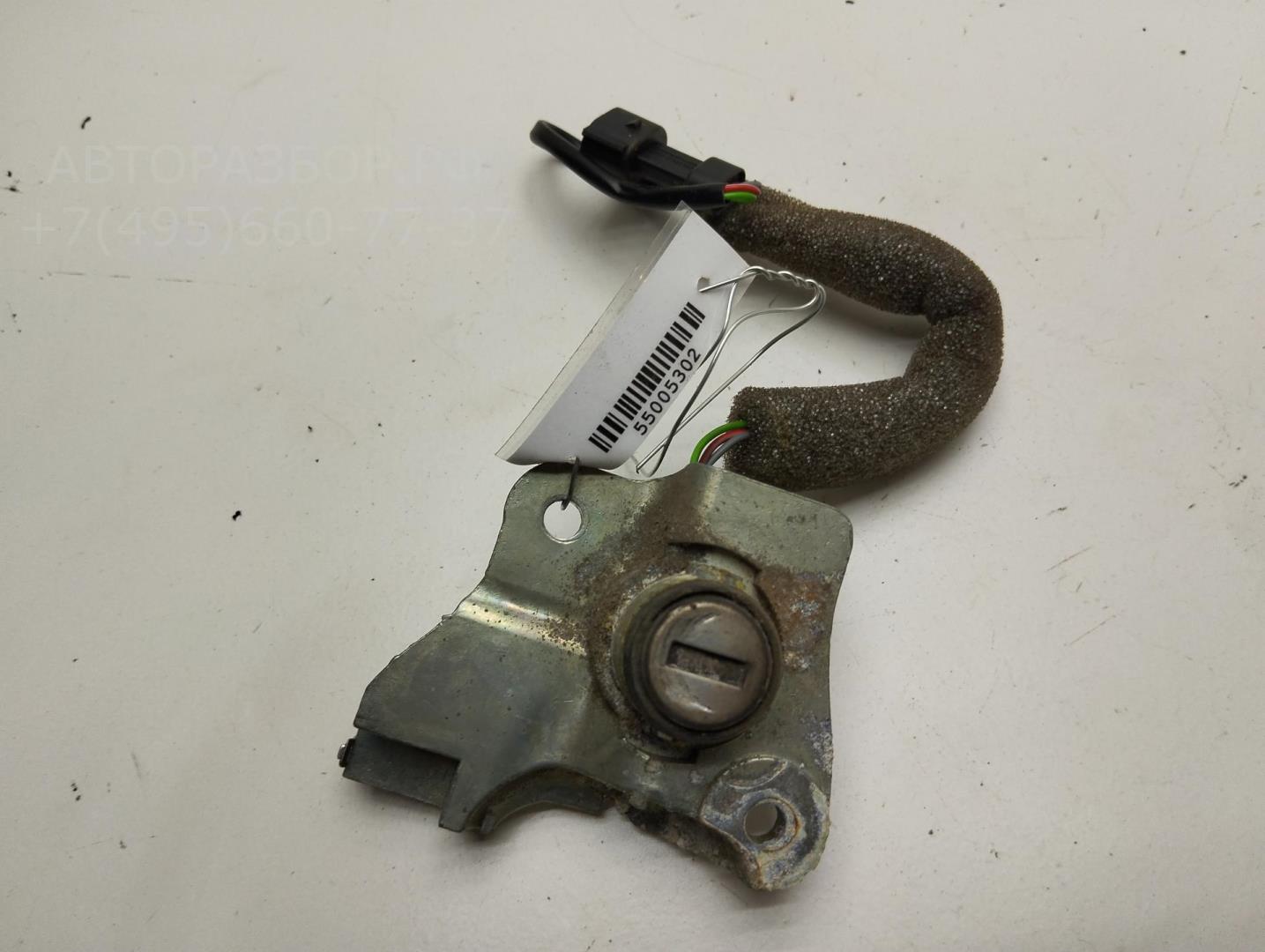 Вставка замка багажника