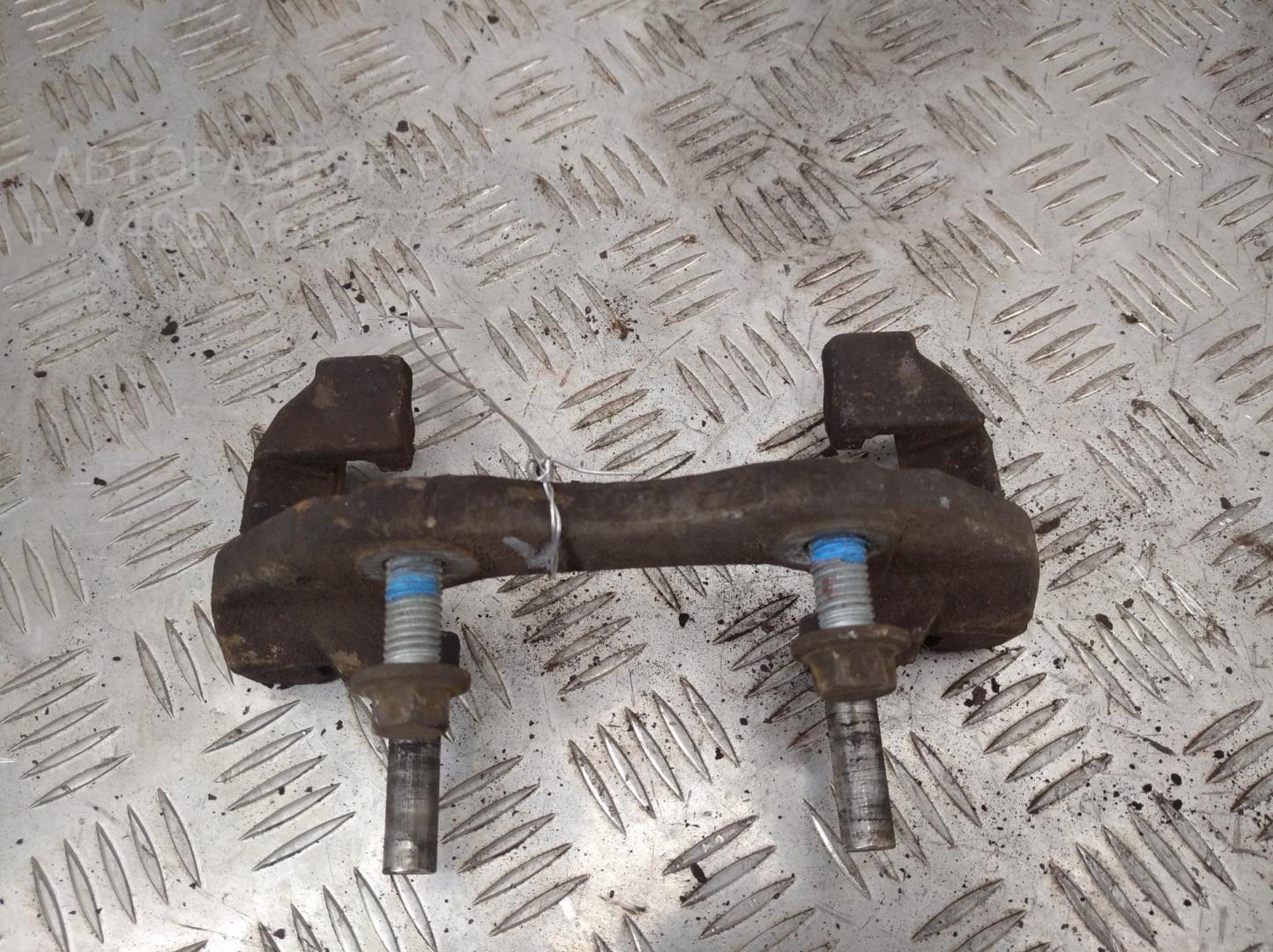 Скоба суппорта переднего