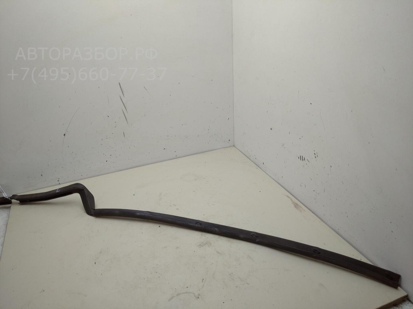 Уплотнитель капота