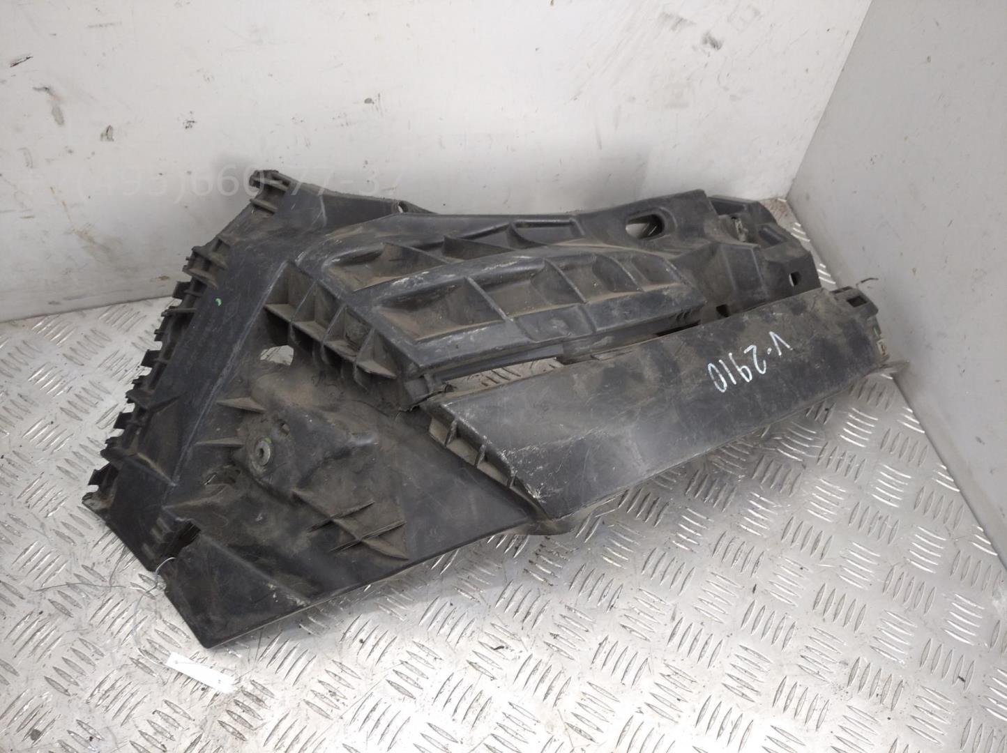 Кронштейн переднего бампера правый