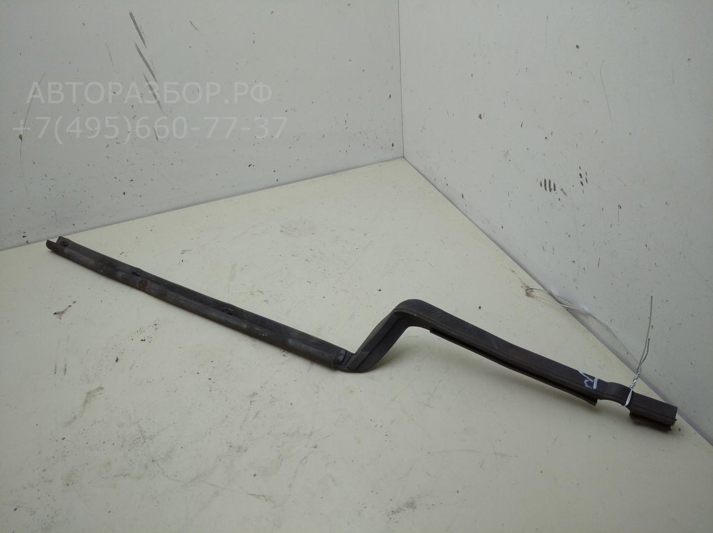 Уплотнитель капота