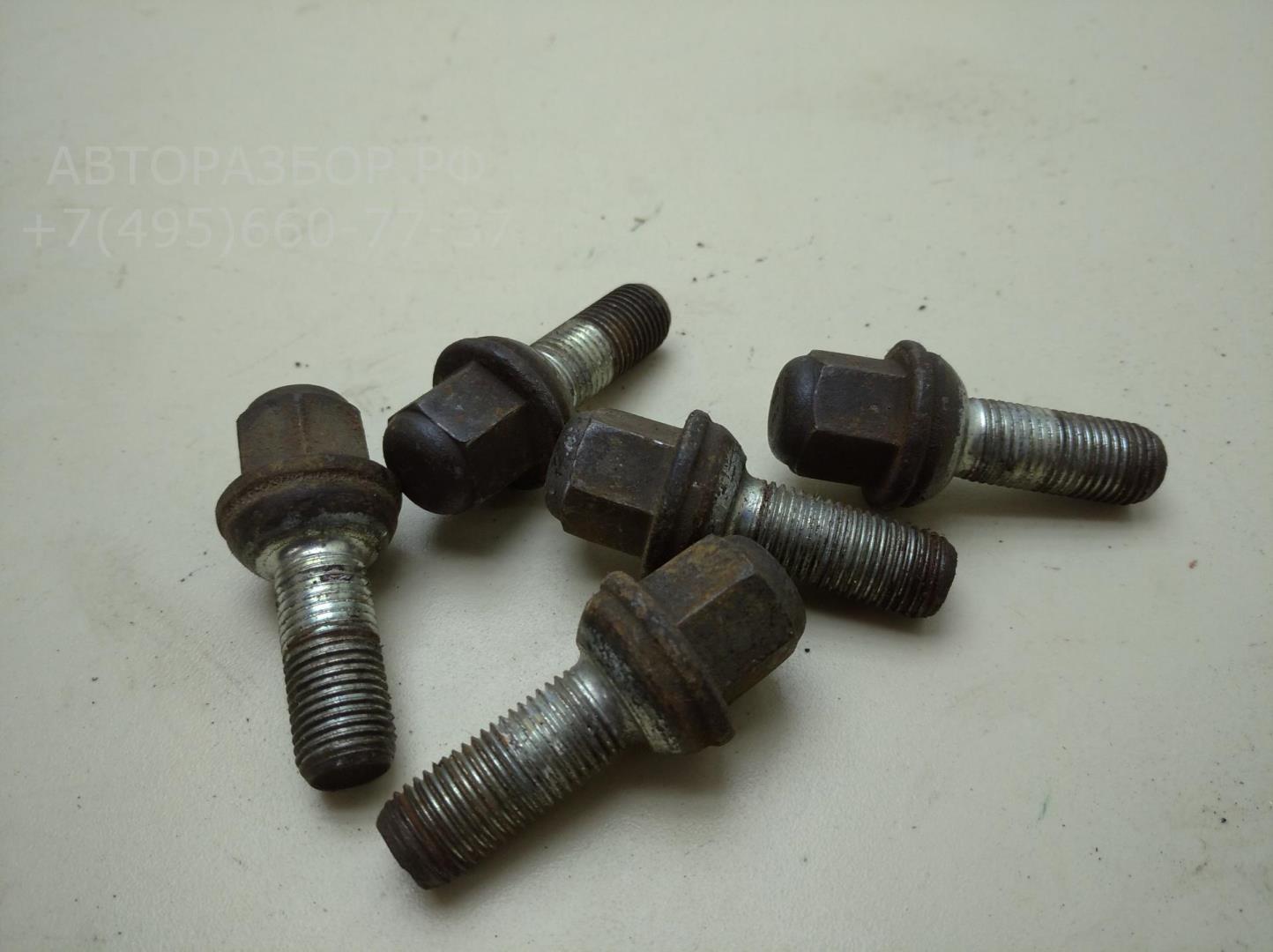 Болт колесный