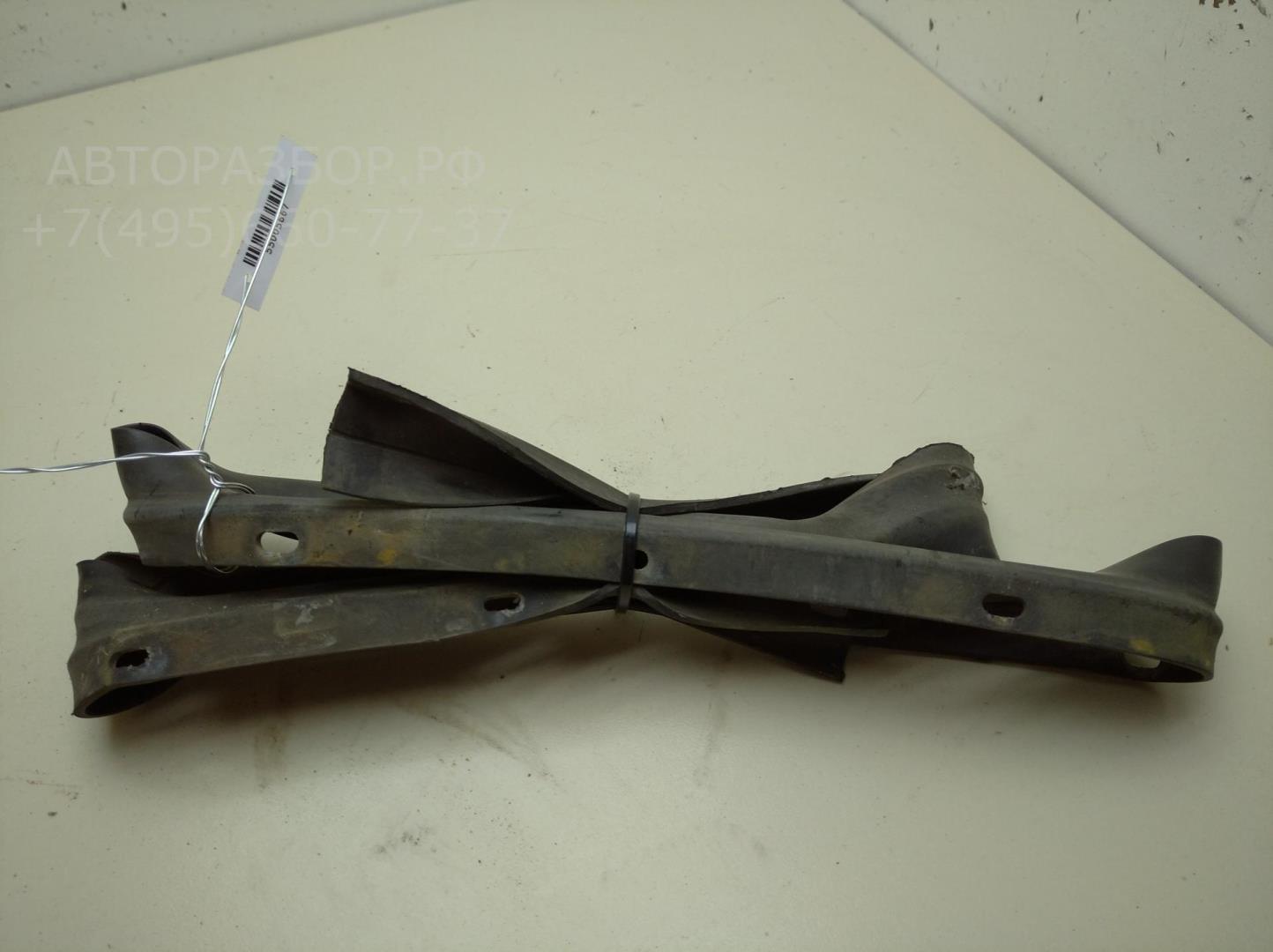 Уплотнитель капота