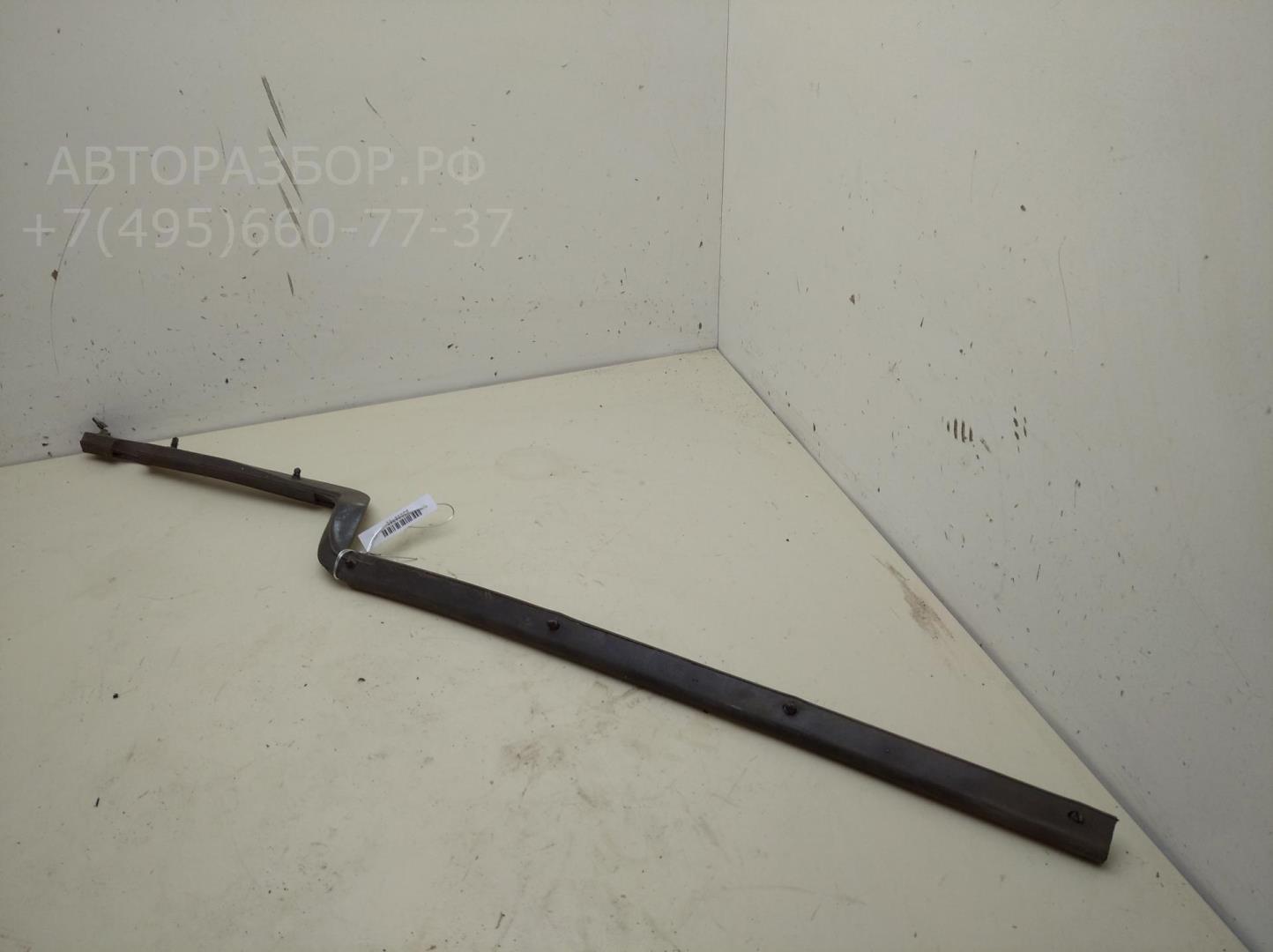 Уплотнитель капота