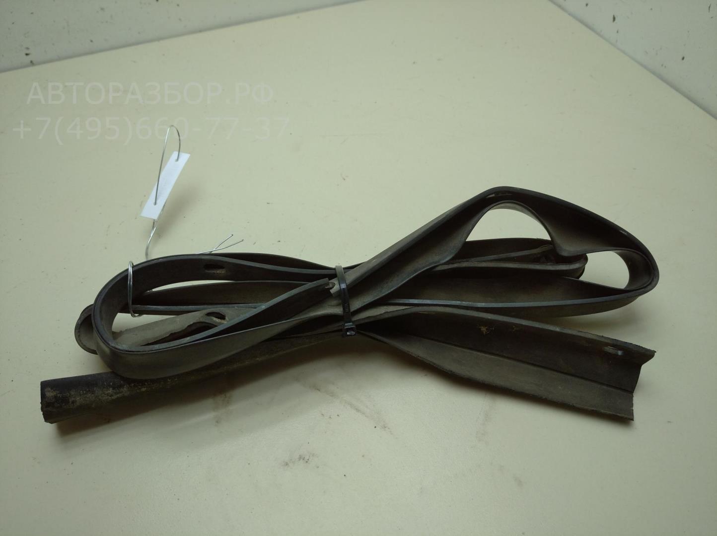 Уплотнитель капота