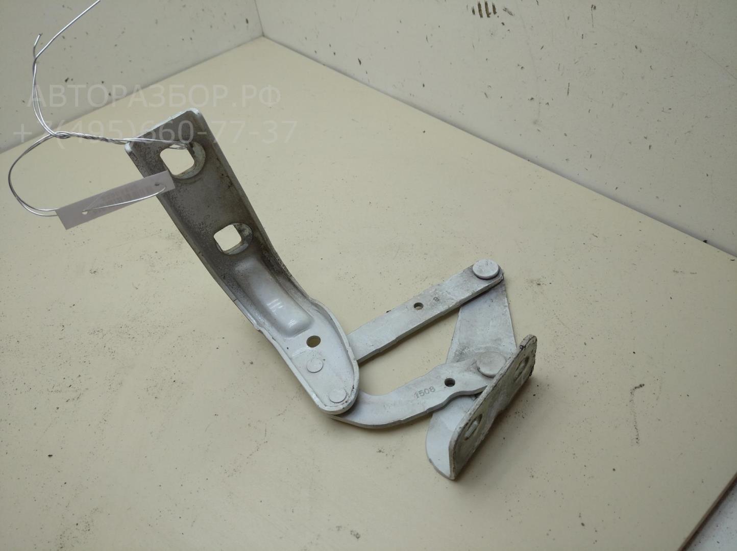 Петля капота левая для Interstar 2002-2010