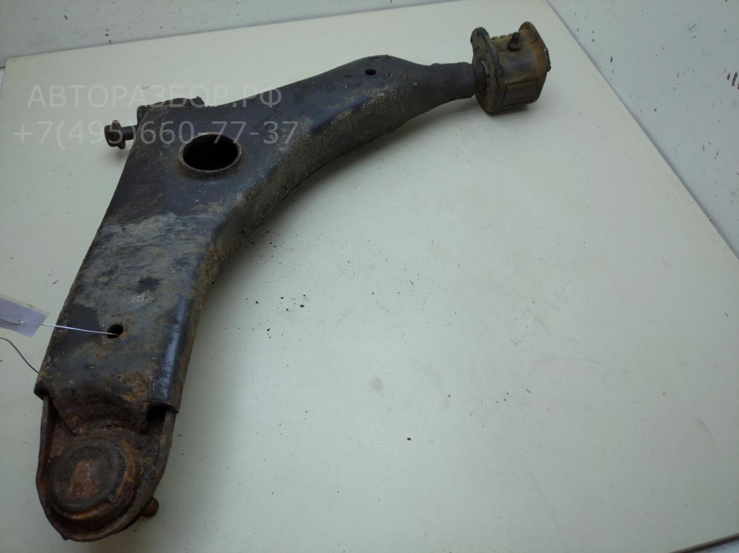 Рычаг передний правый