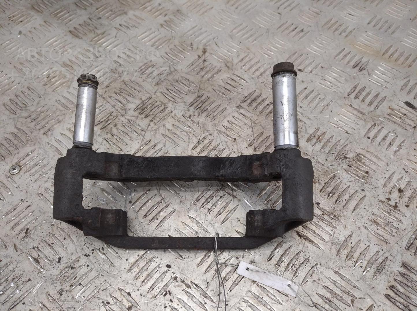 Скоба суппорта переднего