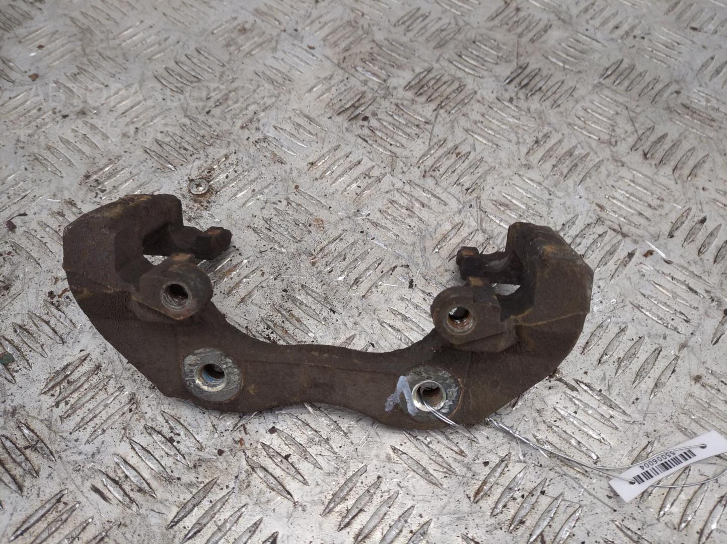 Скоба суппорта переднего