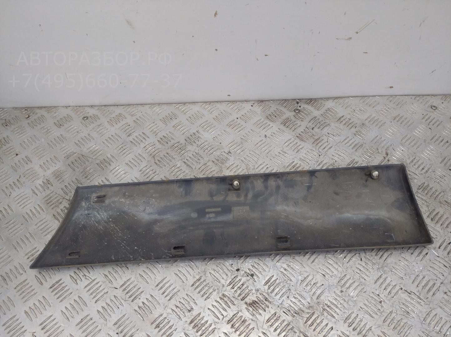 Молдинг двери передней левой