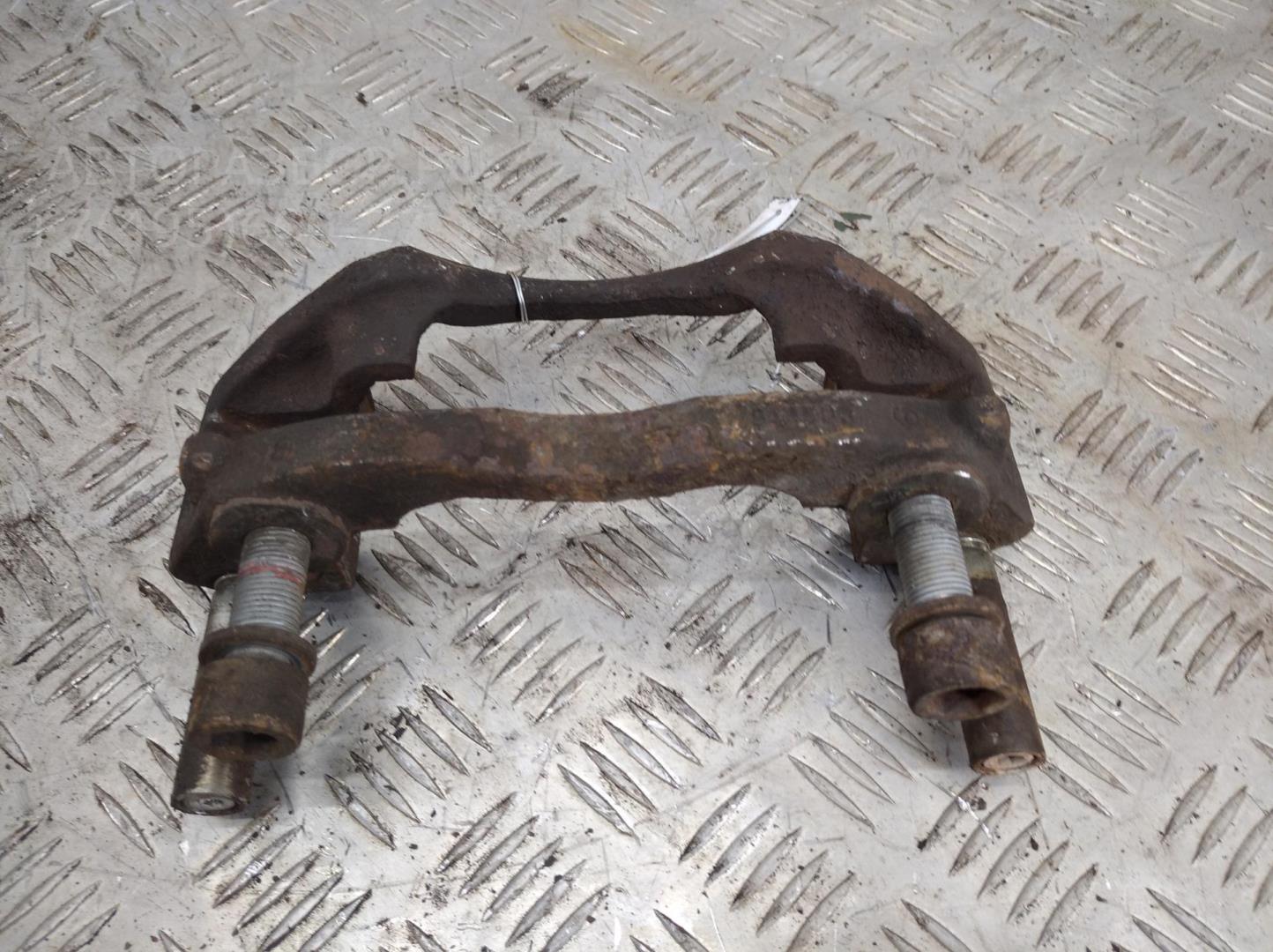 Скоба суппорта переднего