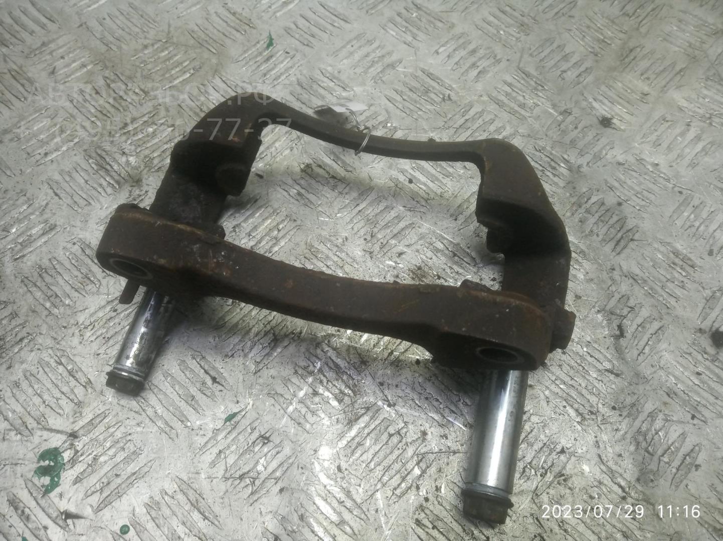 Скоба суппорта переднего