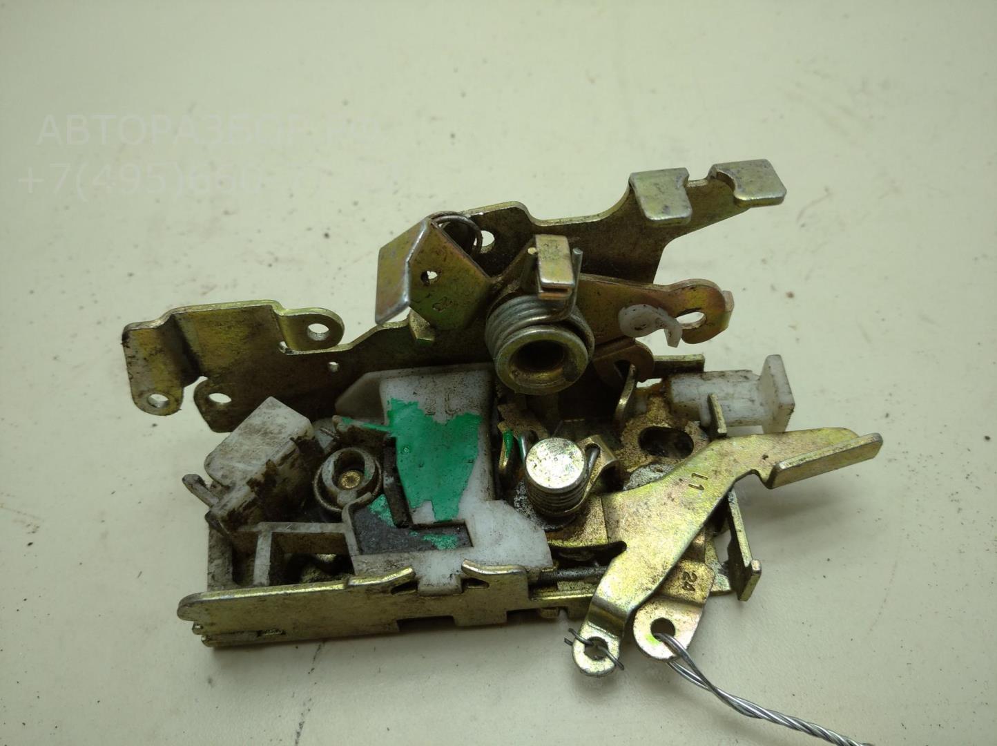 Замок двери передней левой