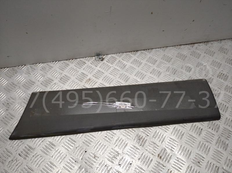 Накладка двери передней правой