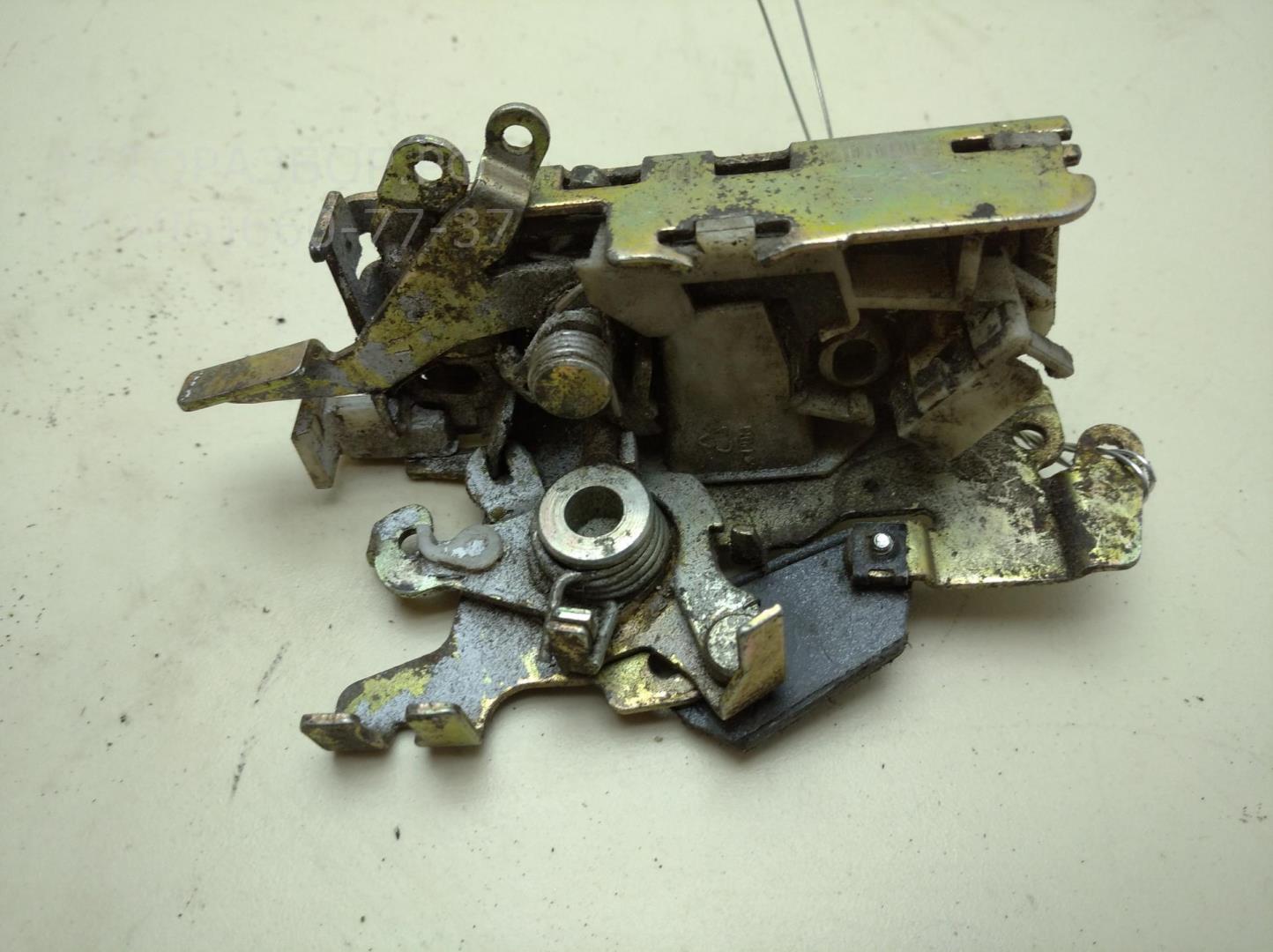 Замок двери передней левой