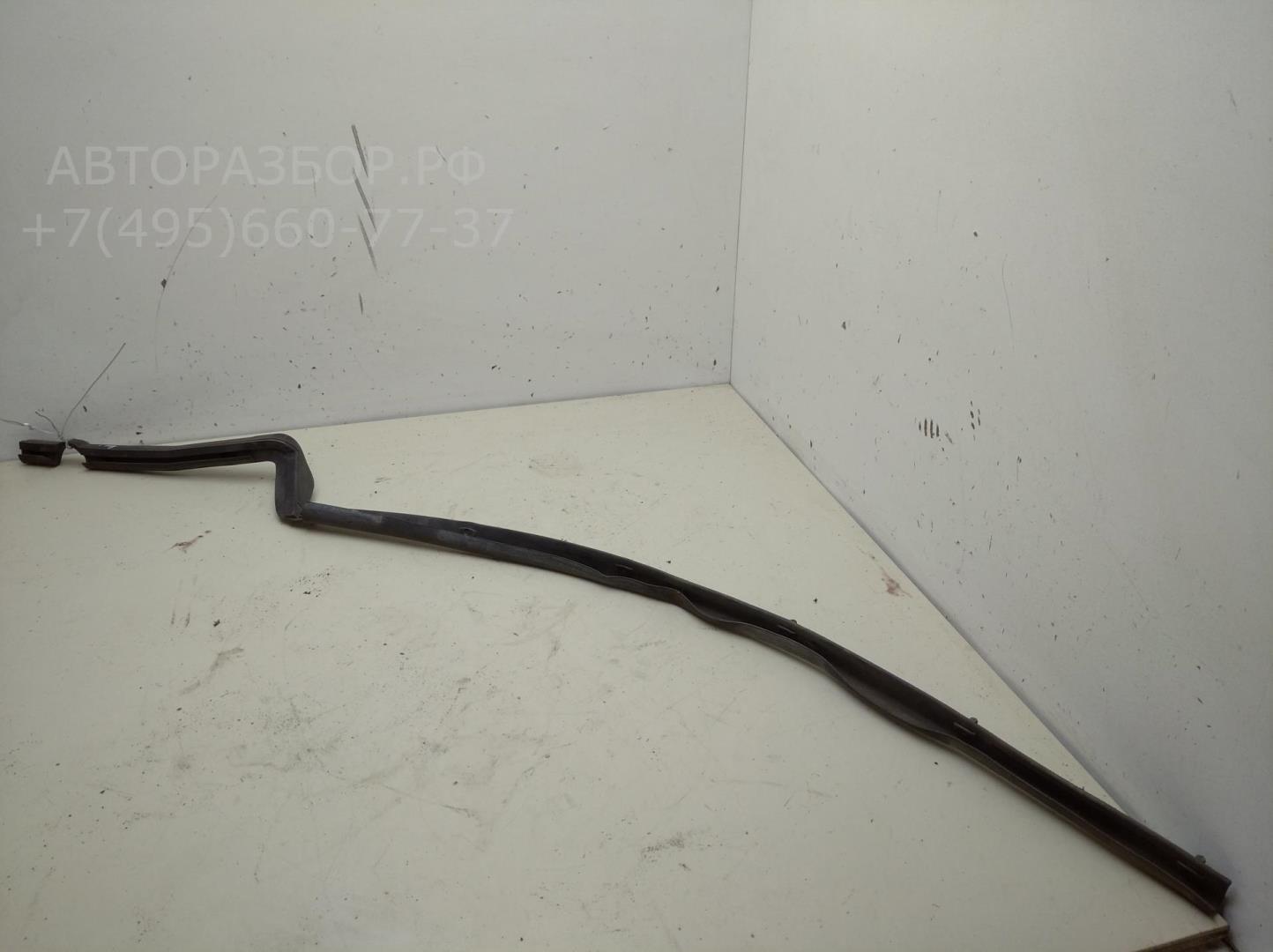 Уплотнитель капота