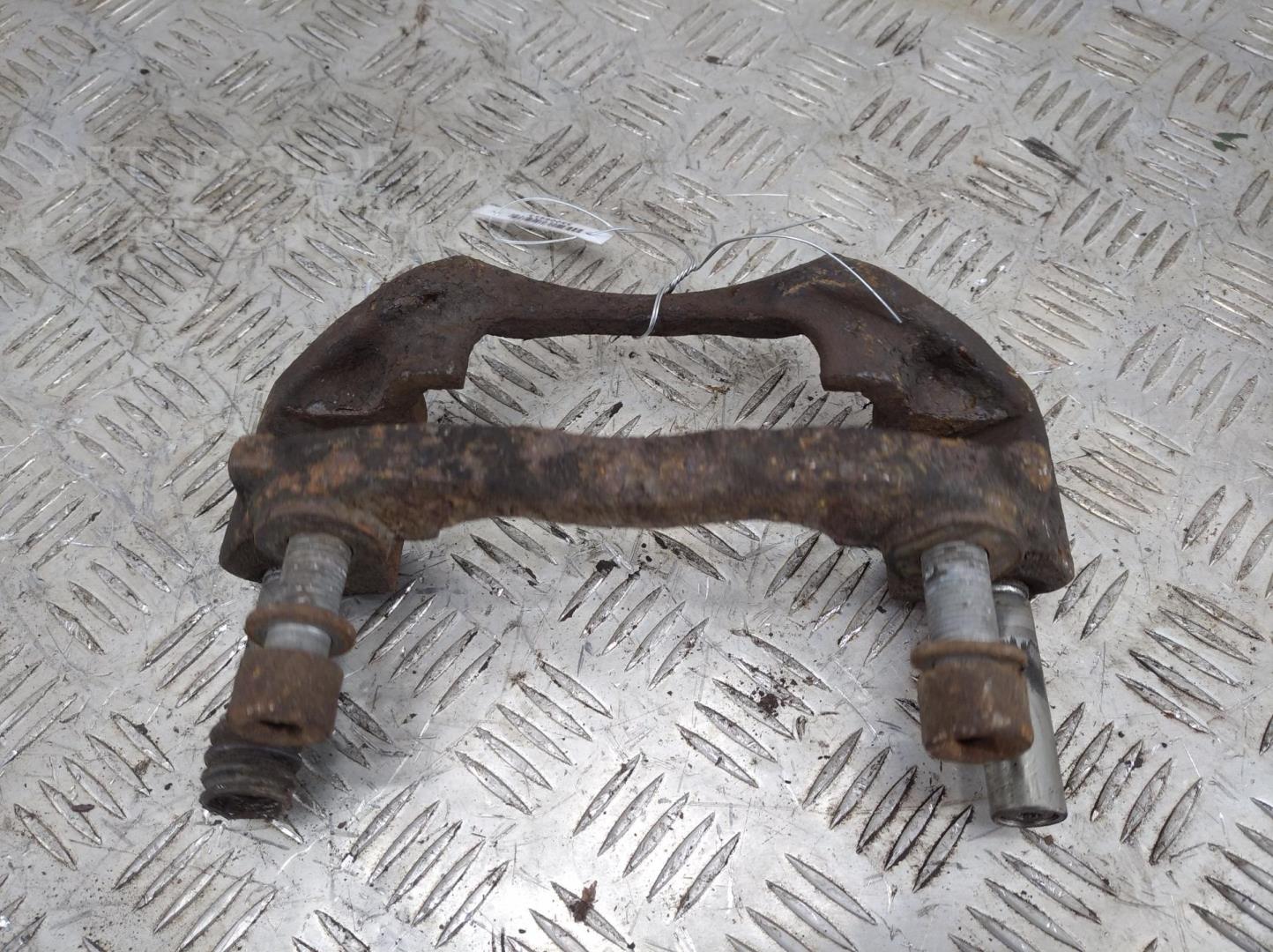 Скоба суппорта переднего