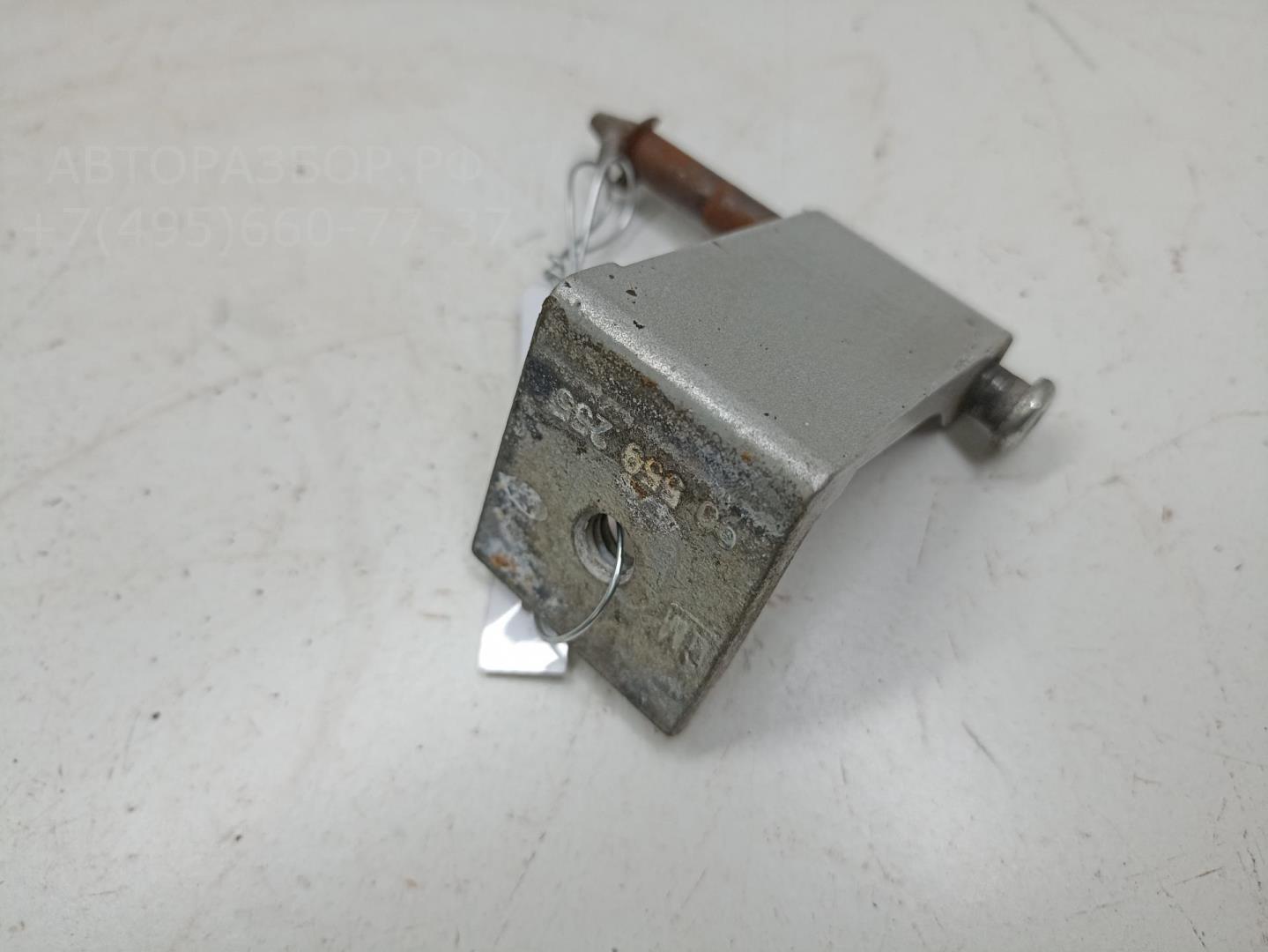 Петля крышки багажника