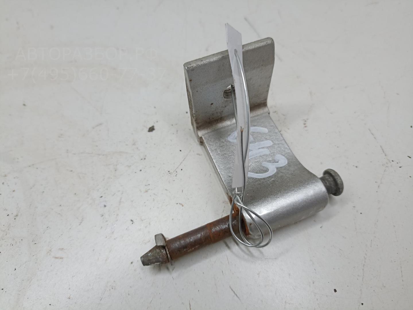 Петля крышки багажника