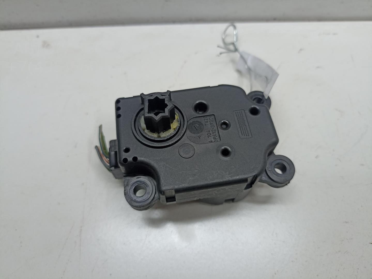 Моторчик заслонки печки