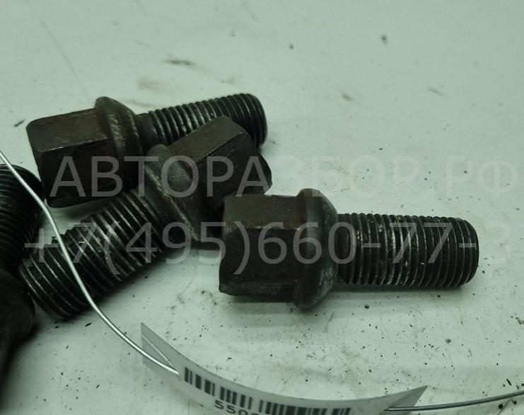 Болт колесный