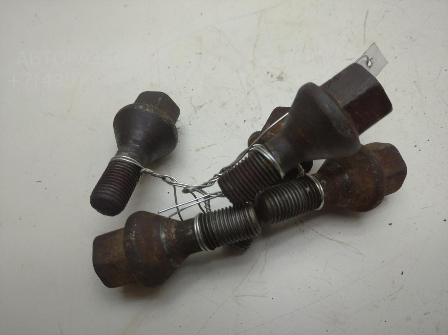 Болт колесный