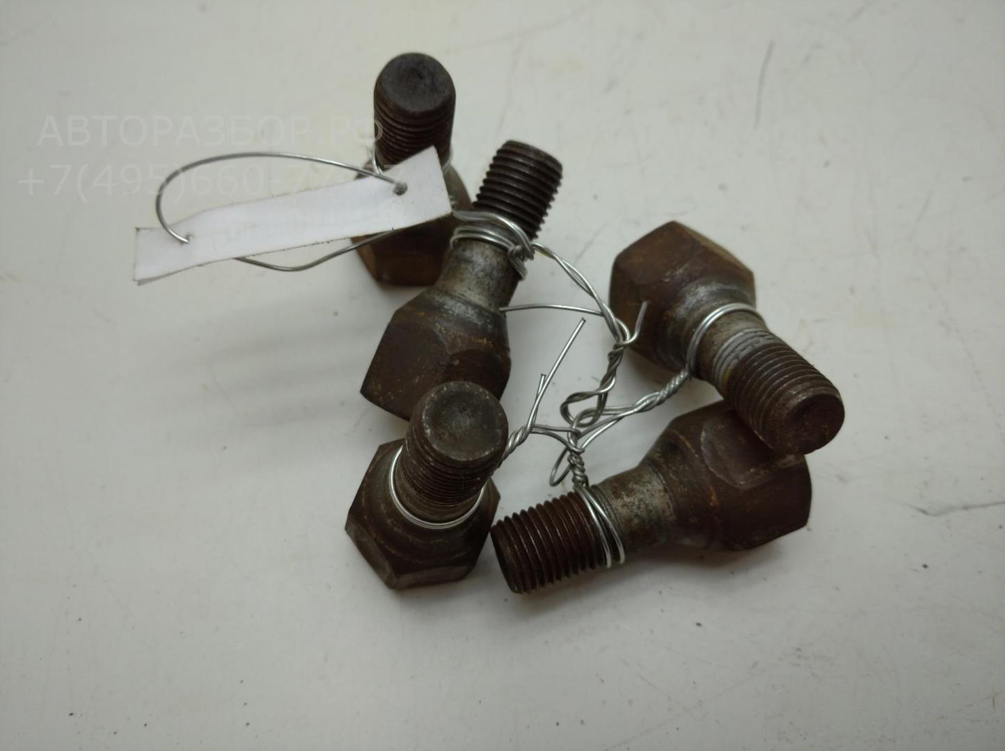 Болт колесный