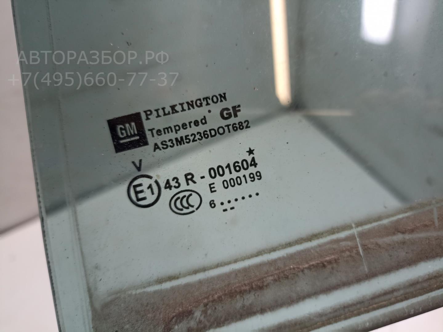 Стекло двери задней левой (форточка)