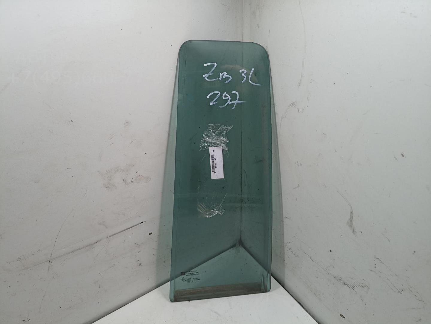 Стекло двери задней левой (форточка)