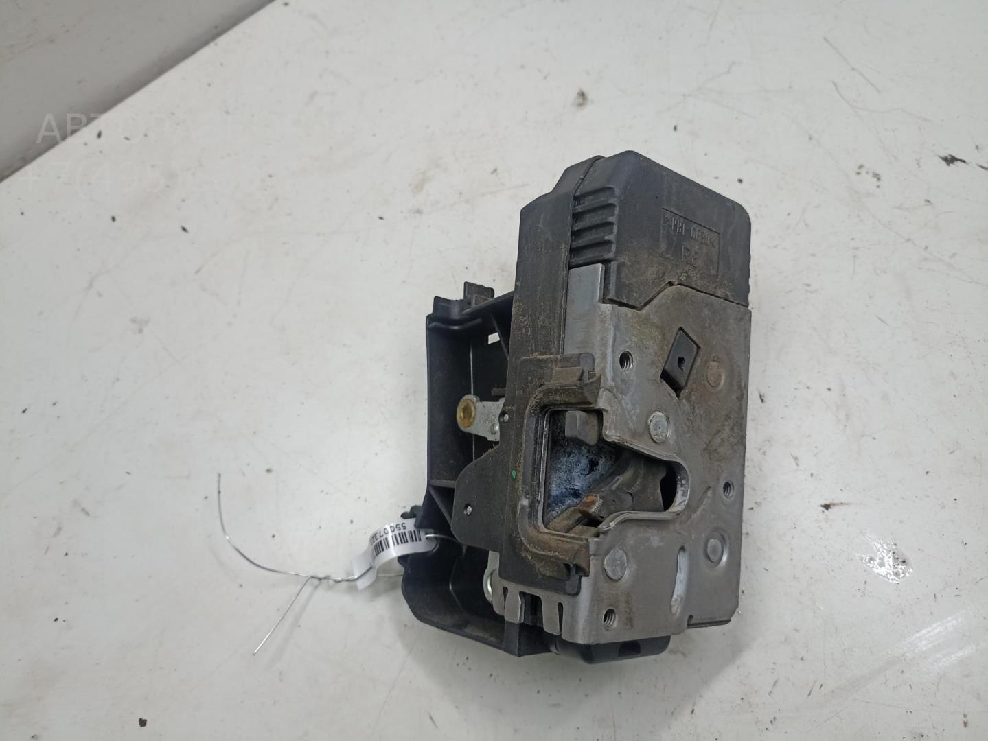 Замок двери передней правой