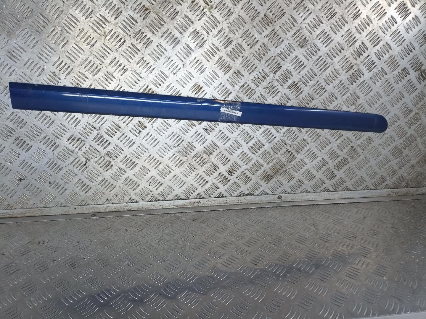 Накладка двери передней правой