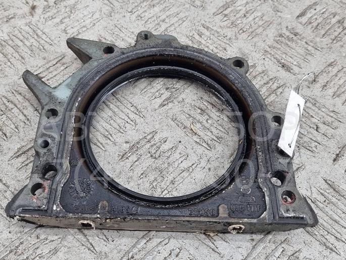 Крышка двигателя