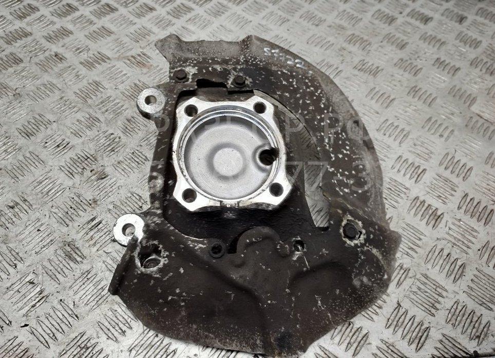 Кулак поворотный передний правый