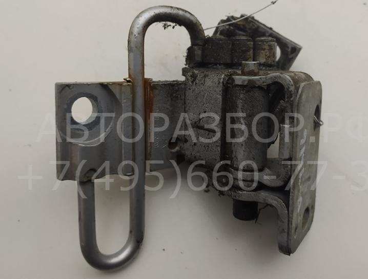 Петля двери