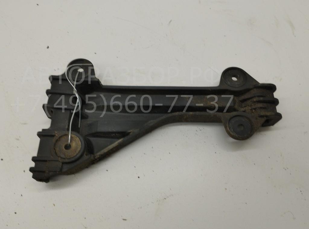 Кронштейн переднего бампера